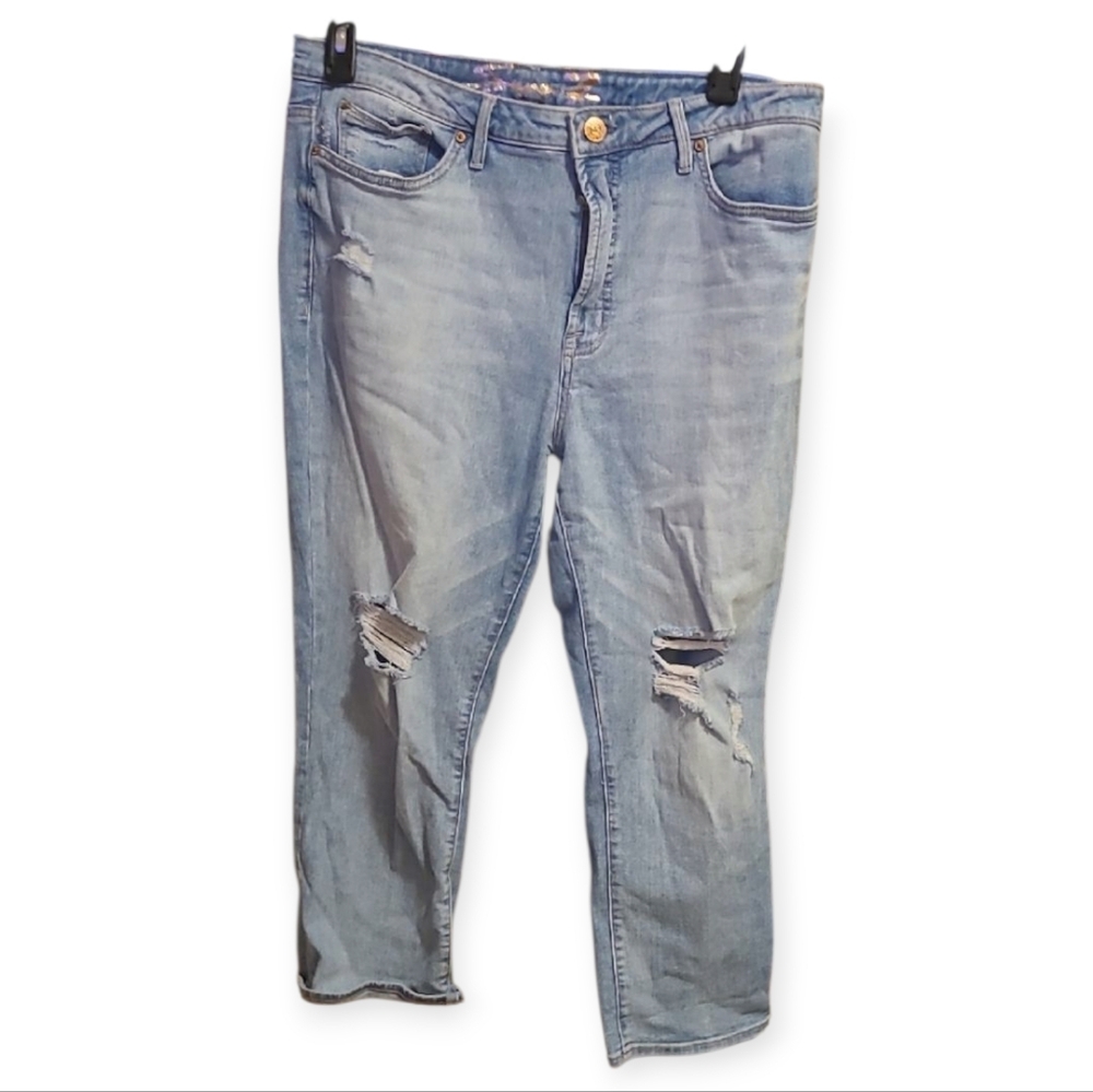 Trendy Distressed Light Blue Cropped Jeans